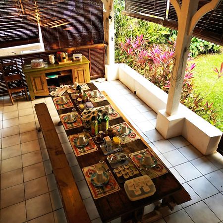 Le Medinilla Bed and Breakfast Bras-Panon Buitenkant foto