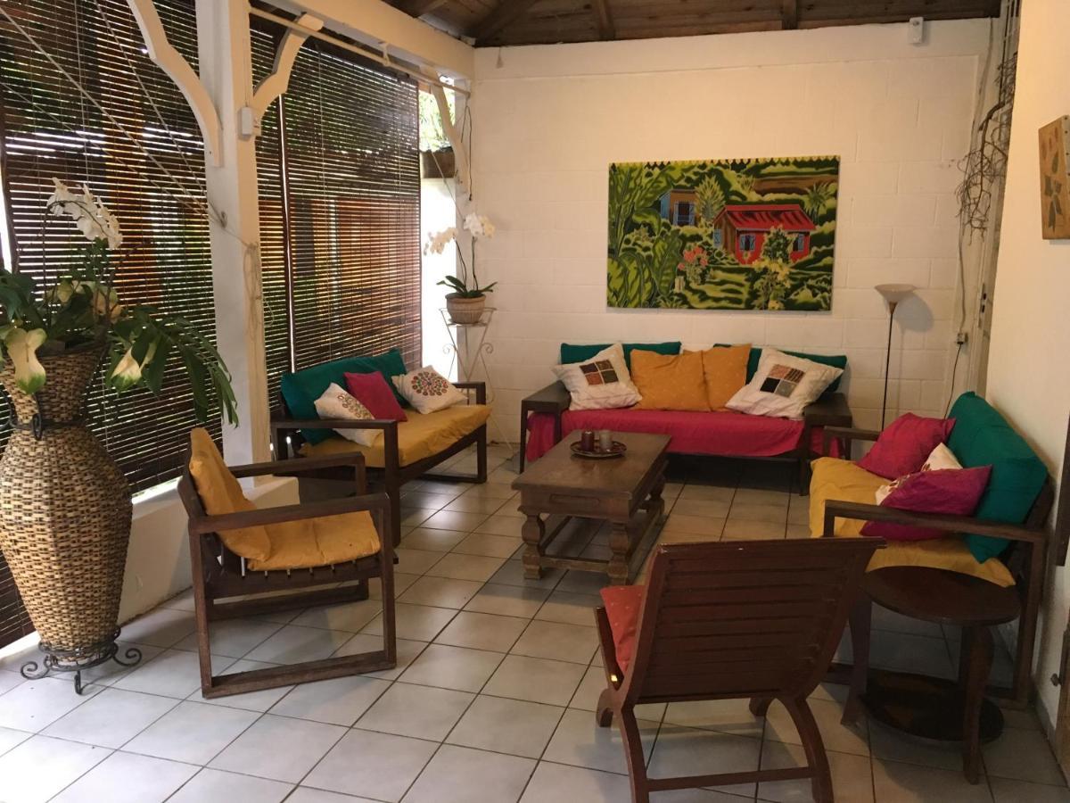 Le Medinilla Bed and Breakfast Bras-Panon Buitenkant foto