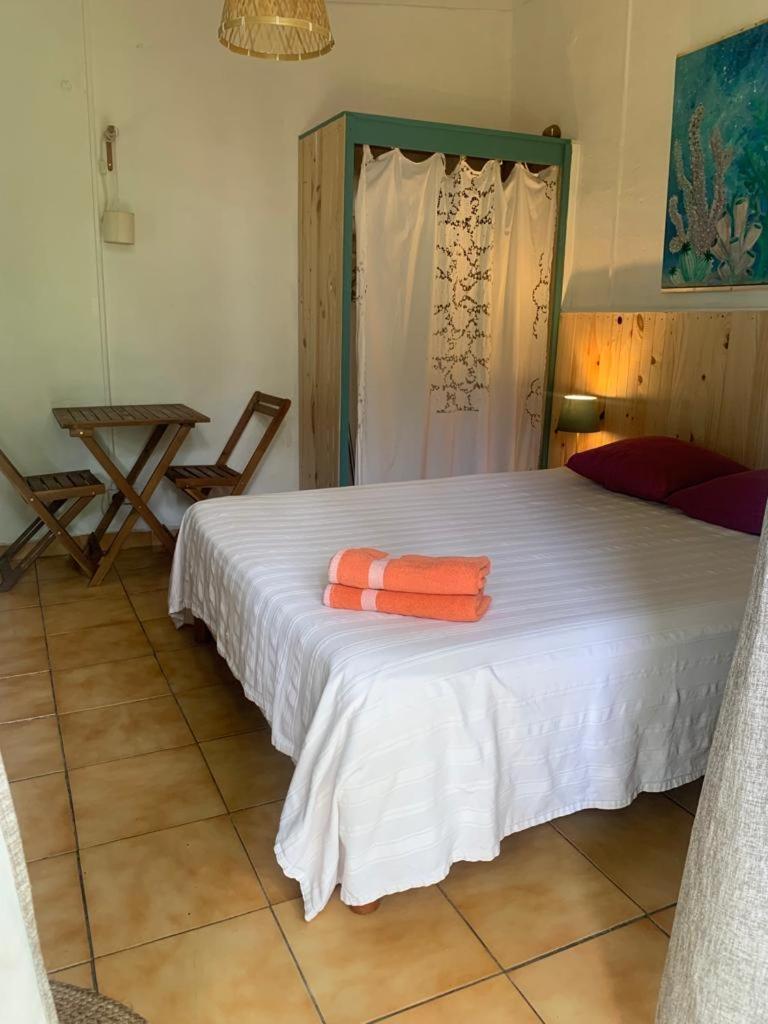 Le Medinilla Bed and Breakfast Bras-Panon Buitenkant foto